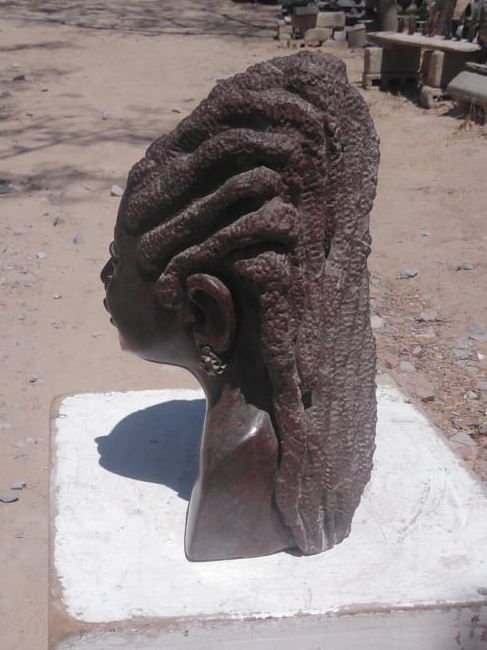 Chieftess - Stone Sculpture Made of Serpentine Stone by Ronny Nyamhunga | Zimbabwe
