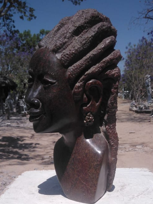 Chieftess - Stone Sculpture Made of Serpentine Stone by Ronny Nyamhunga | Zimbabwe