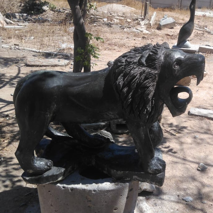 Roaring Lion - Stone Sculpture Made of Springstone by Ronny Nyamhunga | Zimbabwe