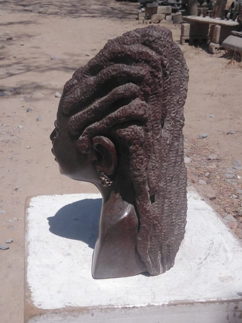 Chieftess - Stone Sculpture Made of Serpentine Stone by Rony Nyamhunga | Zimbabwe