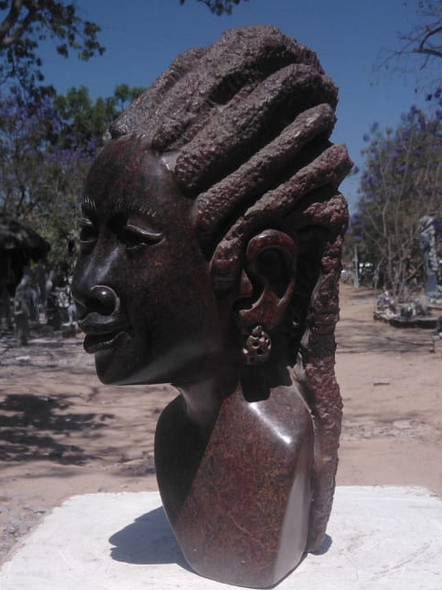 Chieftess - Stone Sculpture Made of Serpentine Stone by Rony Nyamhunga | Zimbabwe