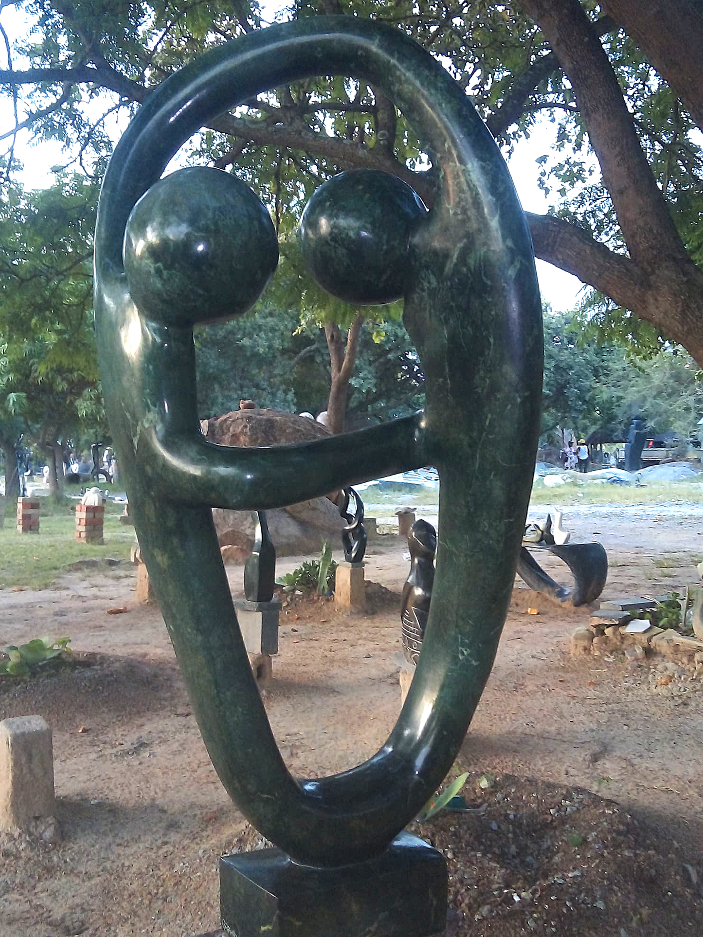 Dancing Couple - Stone Sculpture Made of Opal Stone by Graham Rugoyi | Zimbabwe