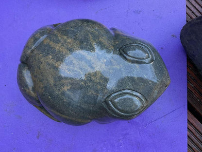 Frog - Stone Sculpture Made of Jade Stone by Freddie Mariga | Zimbabwe