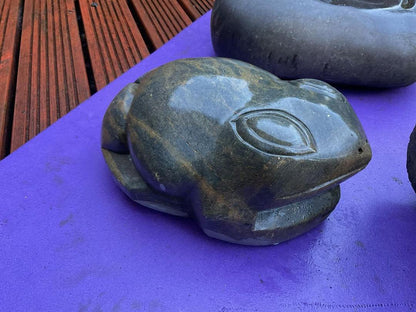 Frog - Stone Sculpture Made of Jade Stone by Freddie Mariga | Zimbabwe