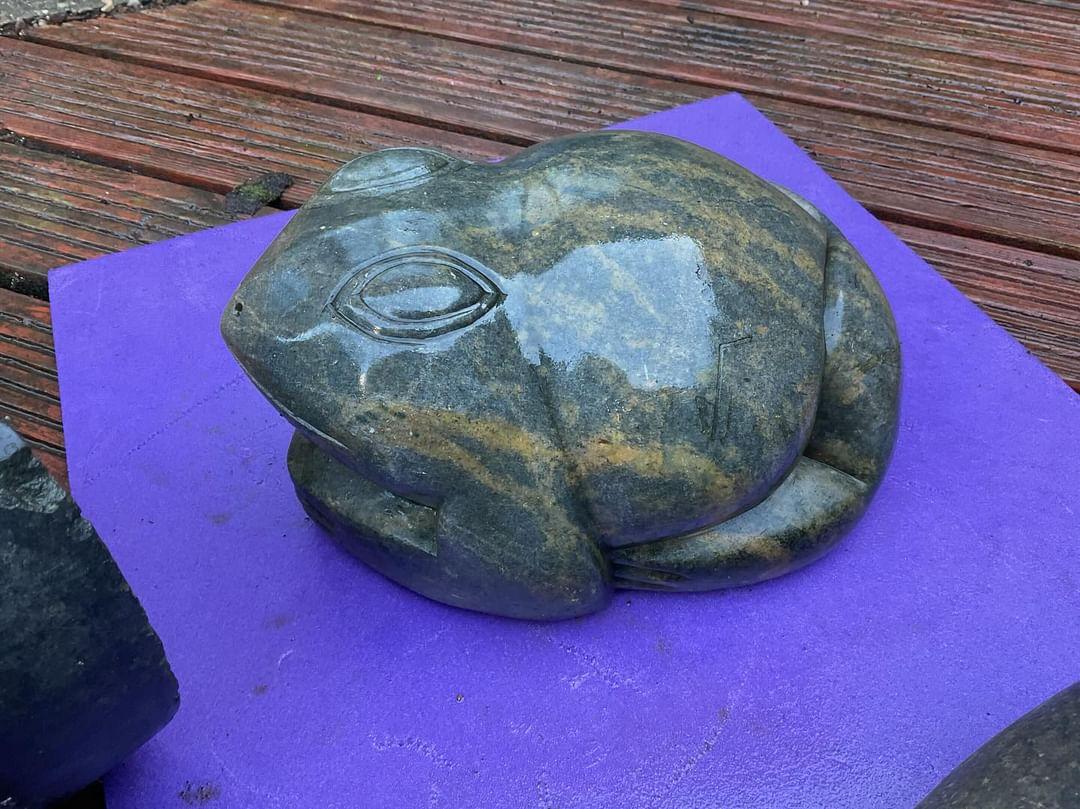 Frog - Stone Sculpture Made of Jade Stone by Freddie Mariga | Zimbabwe