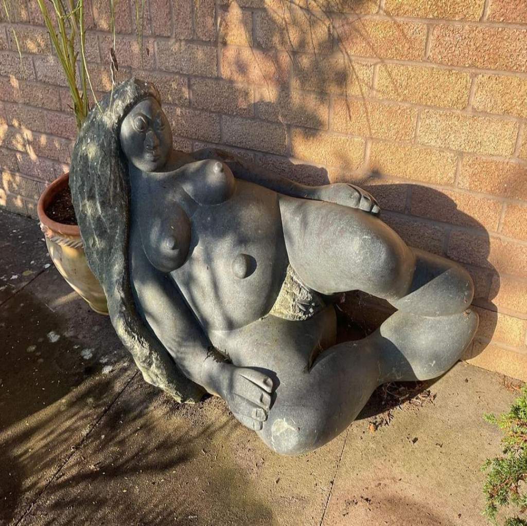 Pregnant Woman - Stone Sculpture Made of Serpentine Stone by Staycot Tahwa | Zimbabwe