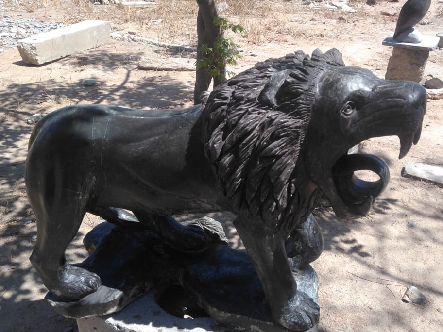 Roaring Lion - Stone Sculpture Made of Springstone by Rony Nyamhunga | Zimbabwe