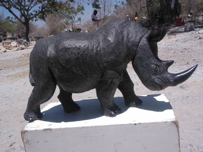 White Rhino - Stone Sculpture Made of Springstone by Clephas Zvirevo | Zimbabwe